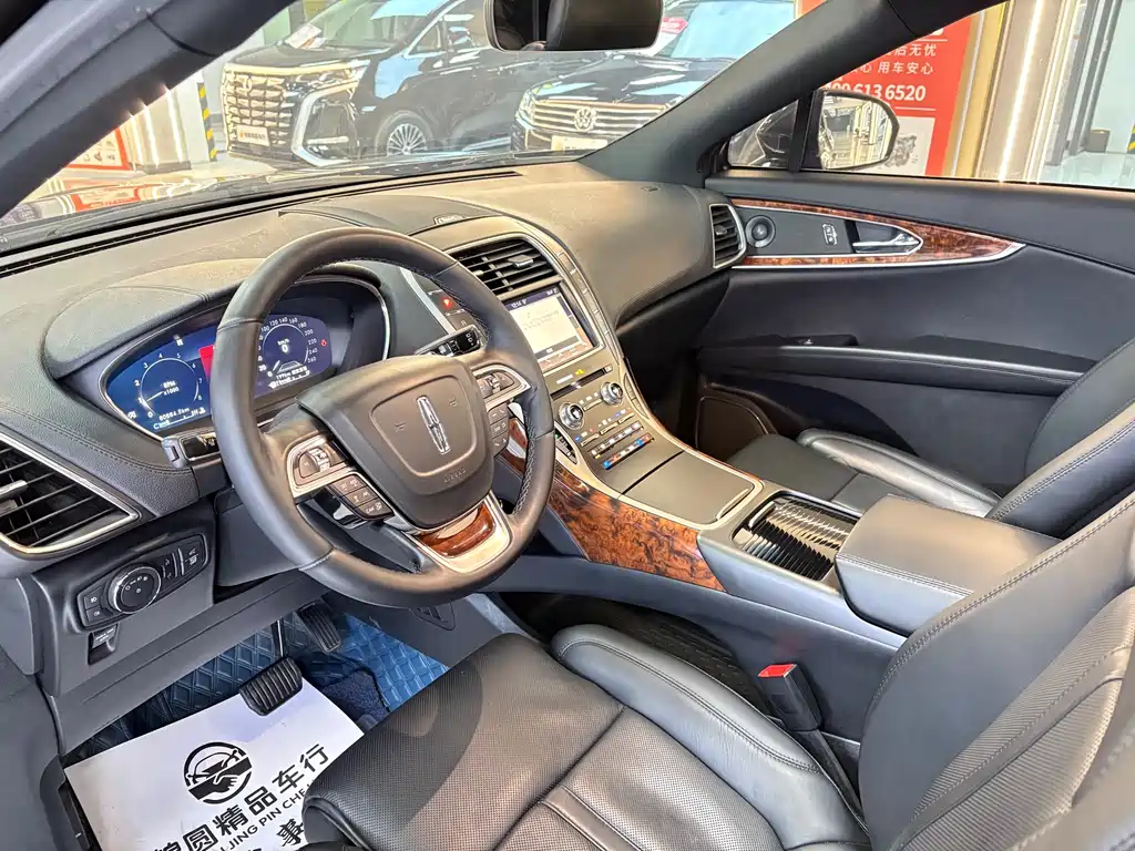 LINCOLN NAVIGATOR (IMPORT)