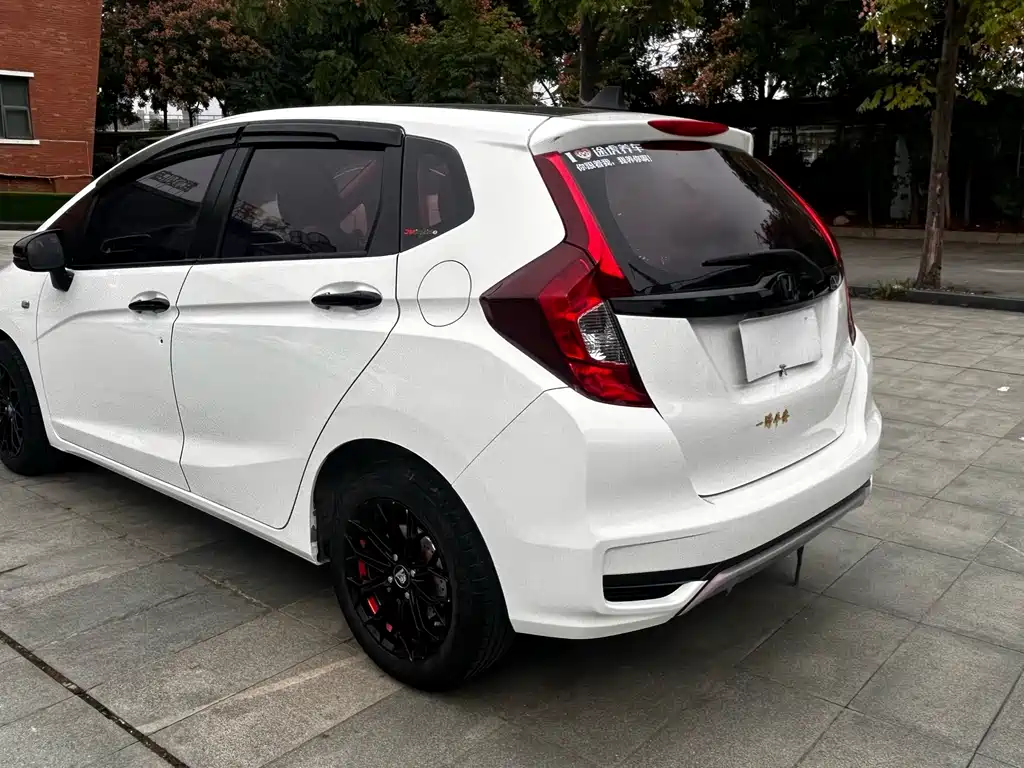 Honda Fit — миниатюра 5