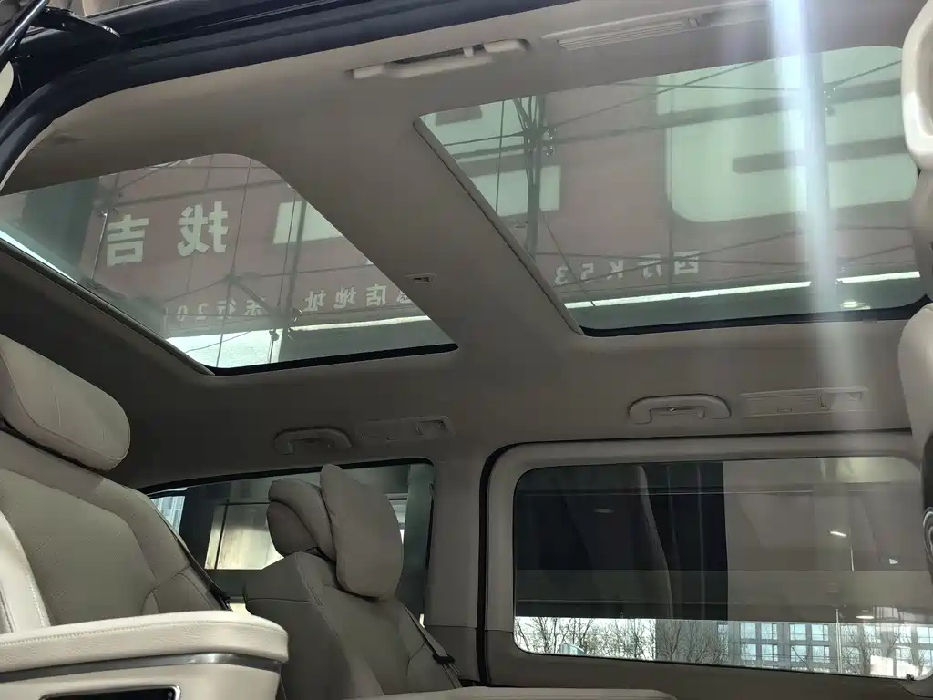 MERCEDES-BENZ V CLASS