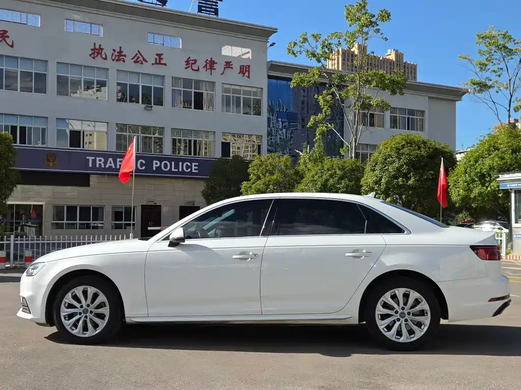 Audi A4L — миниатюра 5