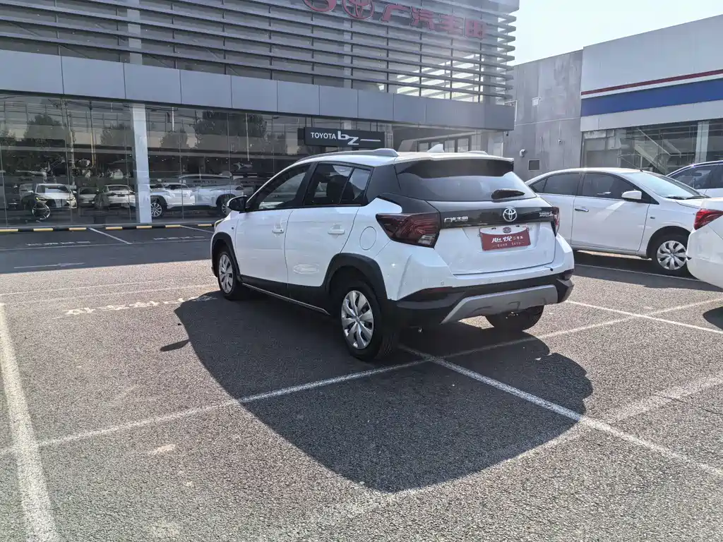 Toyota Yaris L — миниатюра 10