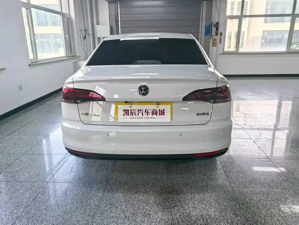 VOLKSWAGEN BORA