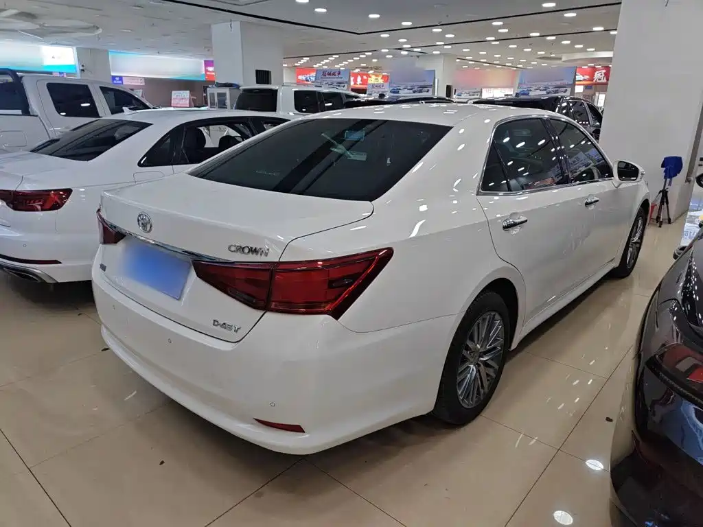 Toyota Crown — миниатюра 5