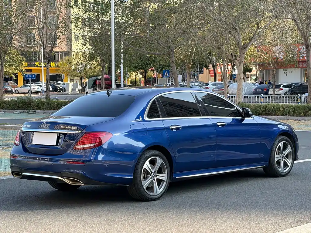 MERCEDES-BENZ E CLASS