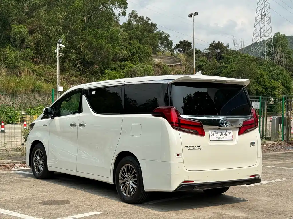 Toyota Alphard — миниатюра 11