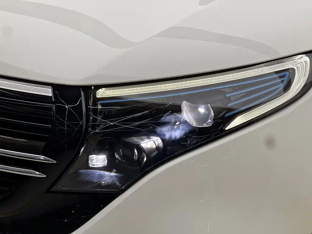 Mercedes-Benz EQC — миниатюра 5