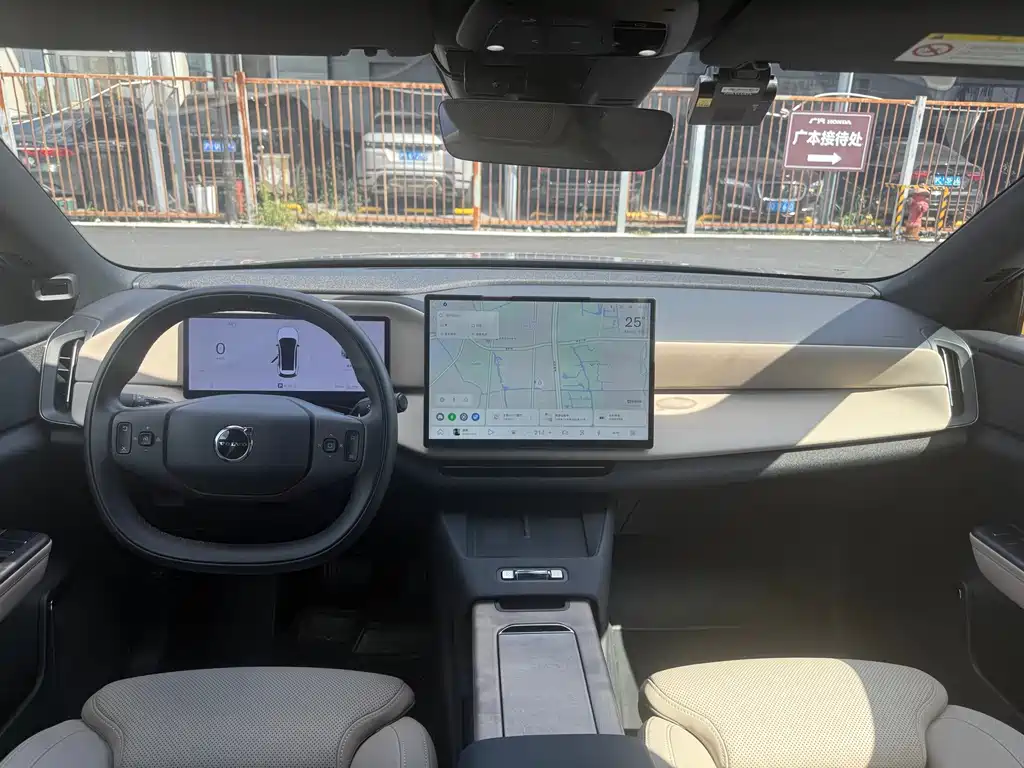 Volvo XC70 PHEV — миниатюра 21