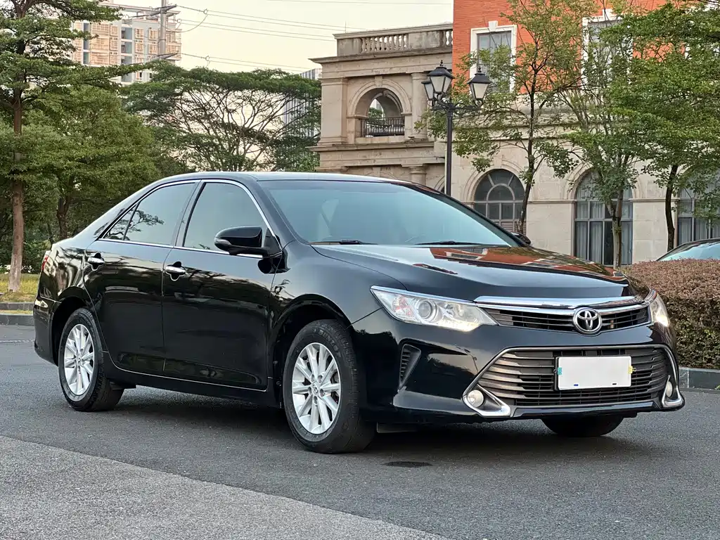 Toyota Camry — миниатюра 3