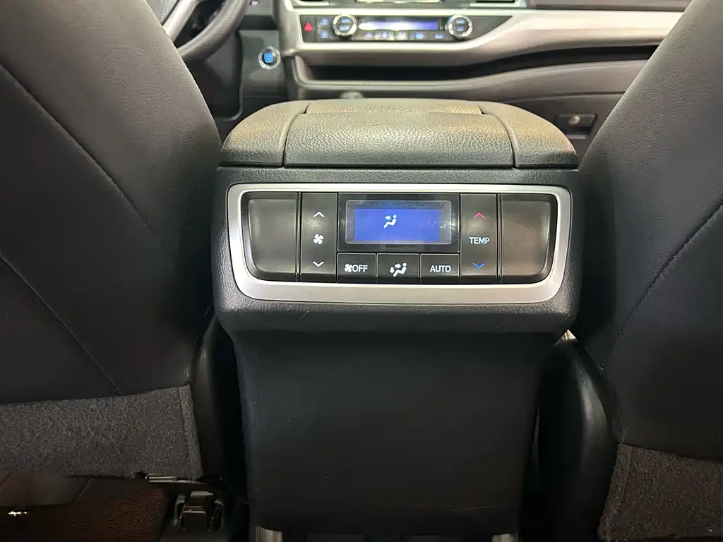 Toyota Highlander — миниатюра 10
