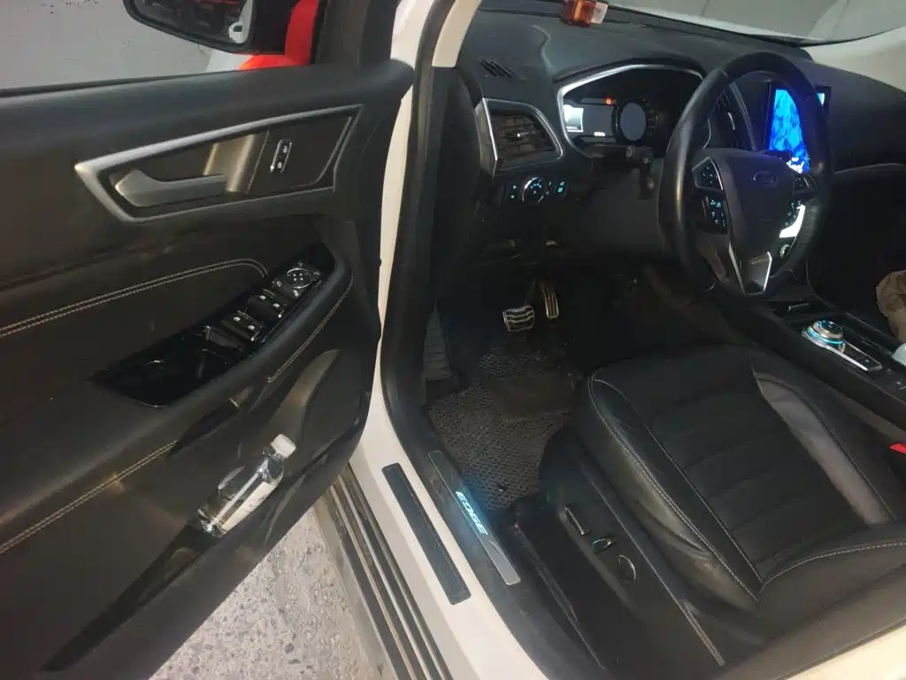 Ford Edge — миниатюра 17