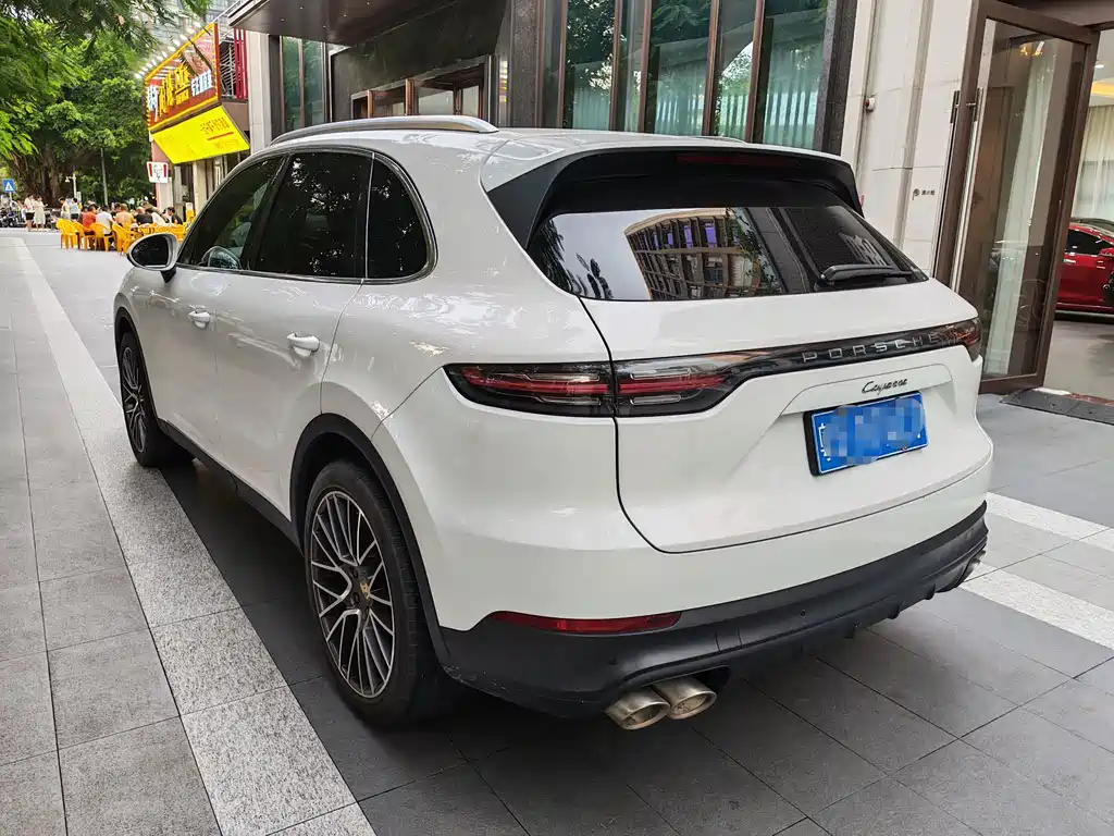 Porsche Cayenne — миниатюра 13