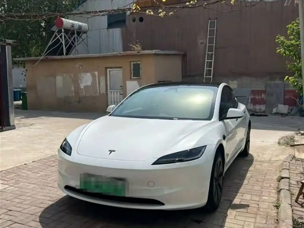 Tesla Model 3 2024