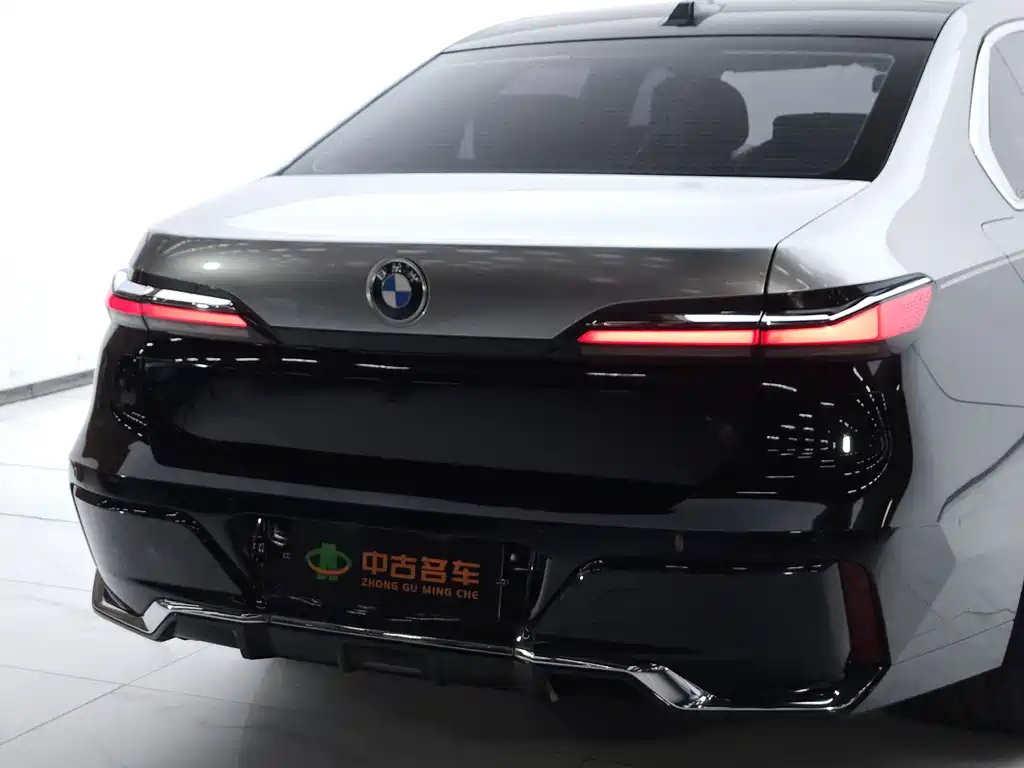 BMW 7 Series — миниатюра 25