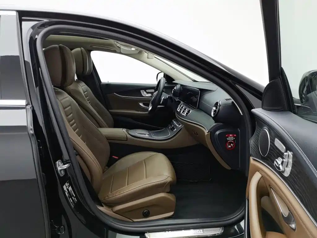Mercedes-Benz E-Class — миниатюра 23