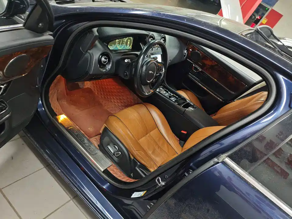 Jaguar XJ — миниатюра 3