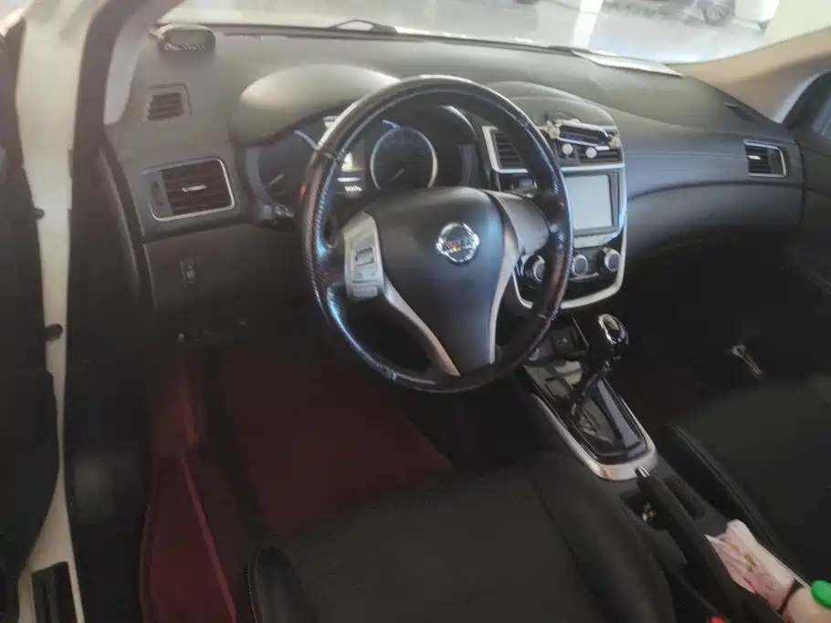 Nissan Tiida — миниатюра 12