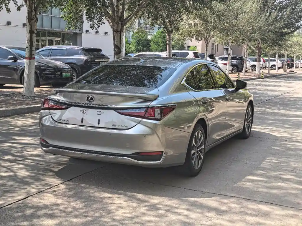 Lexus ES — миниатюра 9