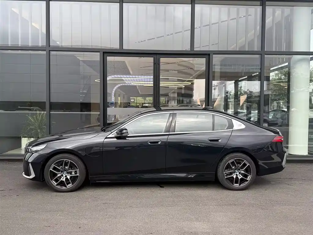 BMW i5 — миниатюра 2
