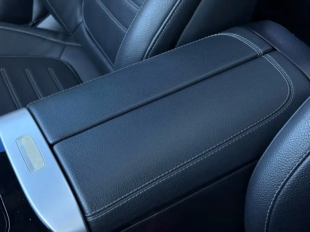 Mercedes-Benz C-Class — миниатюра 11