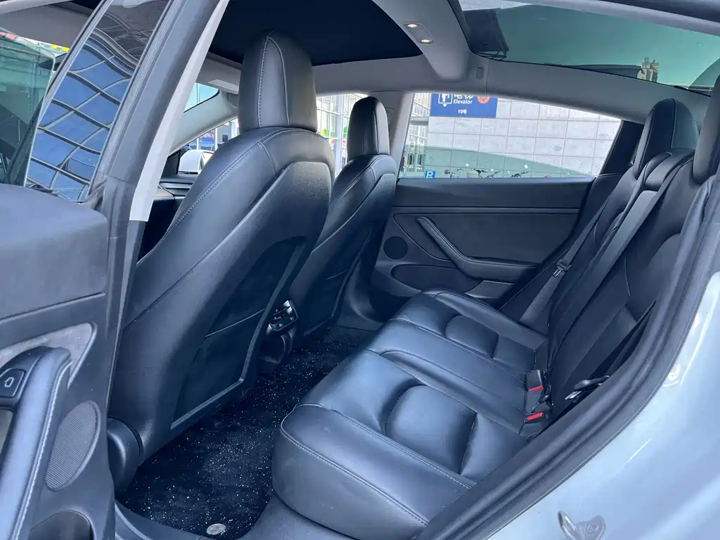 Tesla Model 3 — миниатюра 13