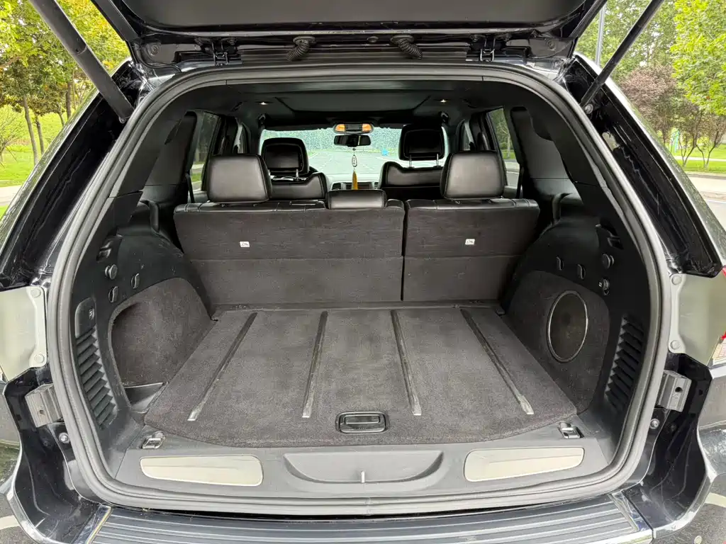 Jeep Grand Cherokee (Import) — миниатюра 12
