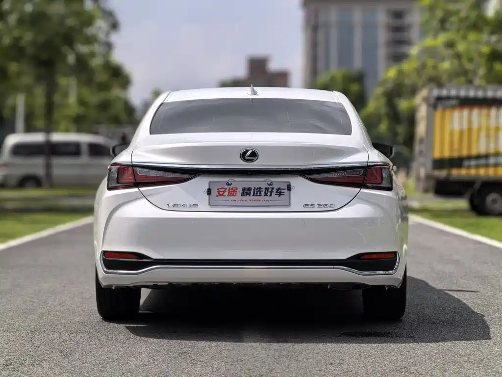 LEXUS  ES