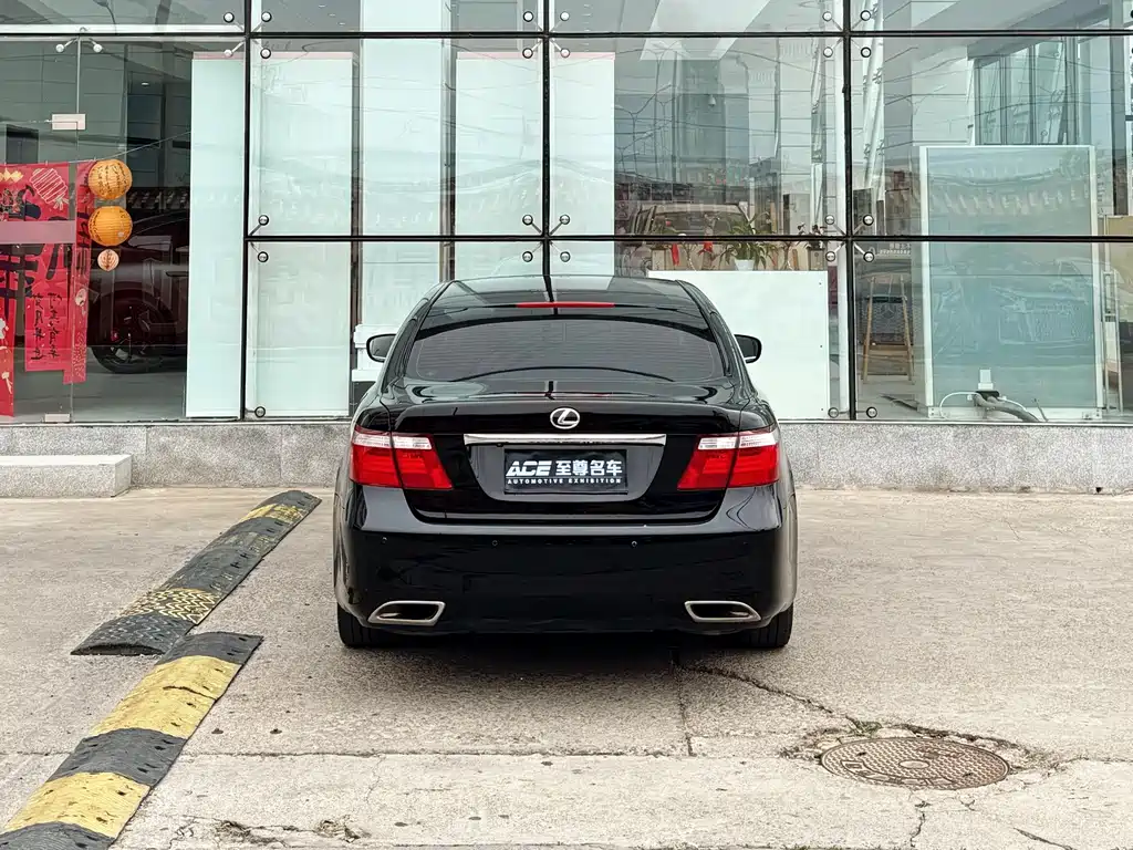 Lexus LS — миниатюра 5