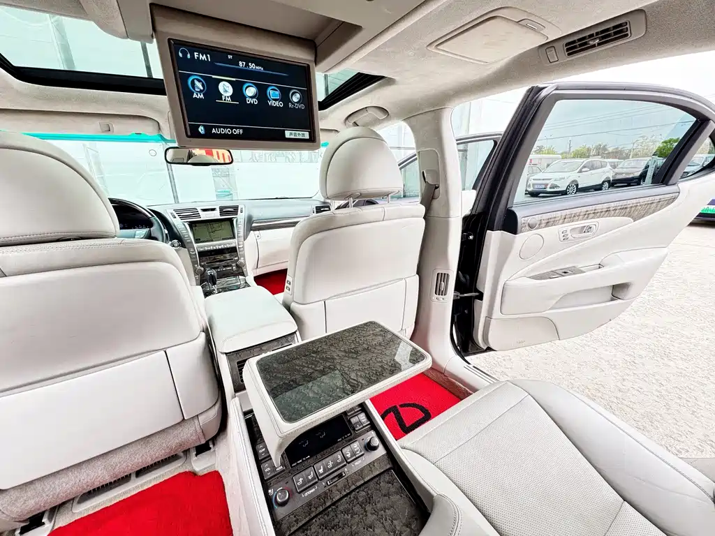 Lexus LS — миниатюра 17