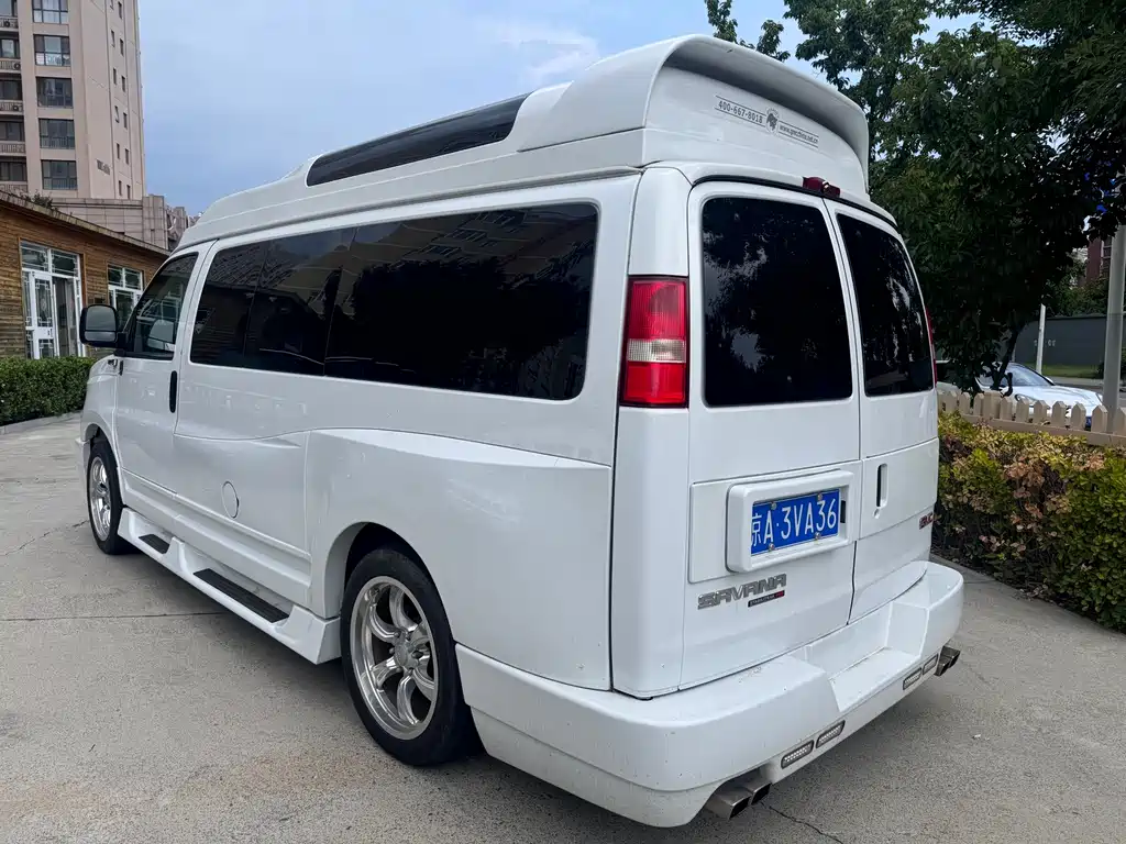 GMC Savana — миниатюра 21