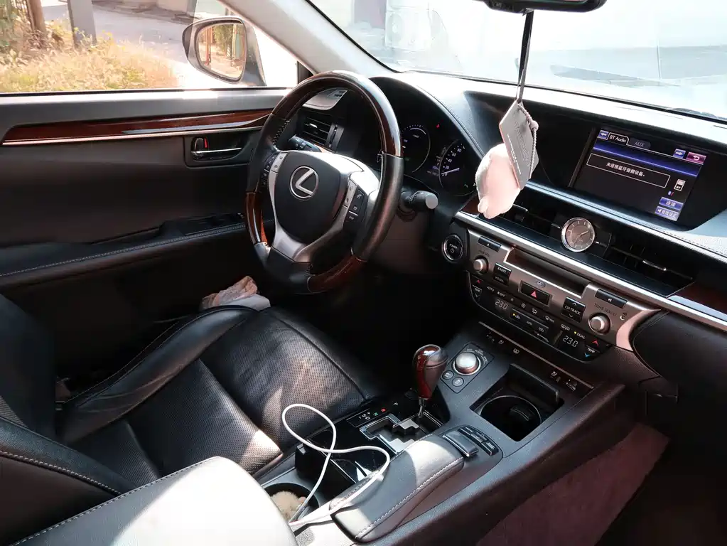 Lexus ES — миниатюра 12