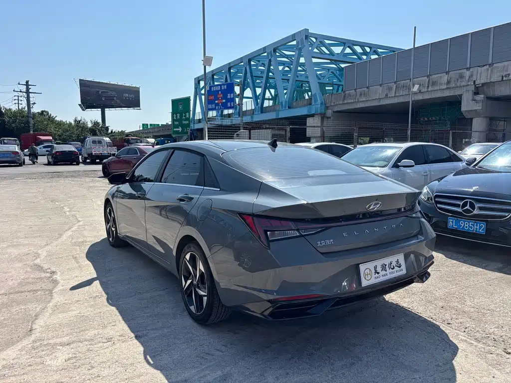 Hyundai Elantra — миниатюра 8