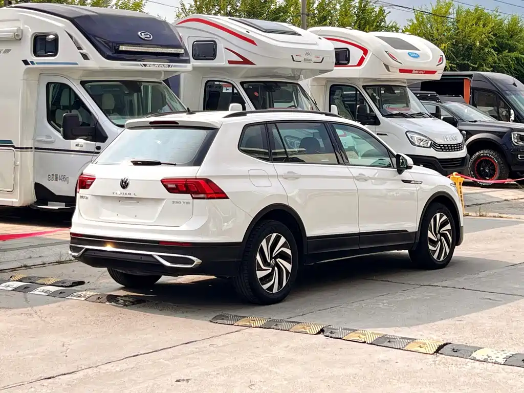 Volkswagen Tiguan L — миниатюра 3