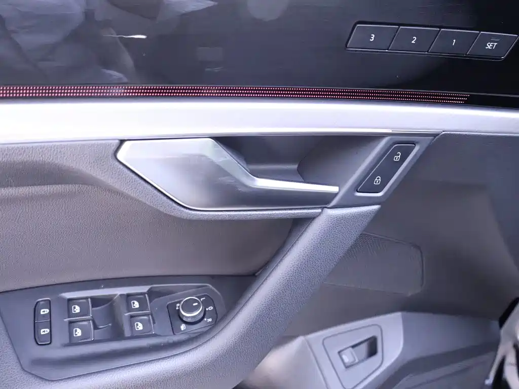 Volkswagen Touareg — миниатюра 17