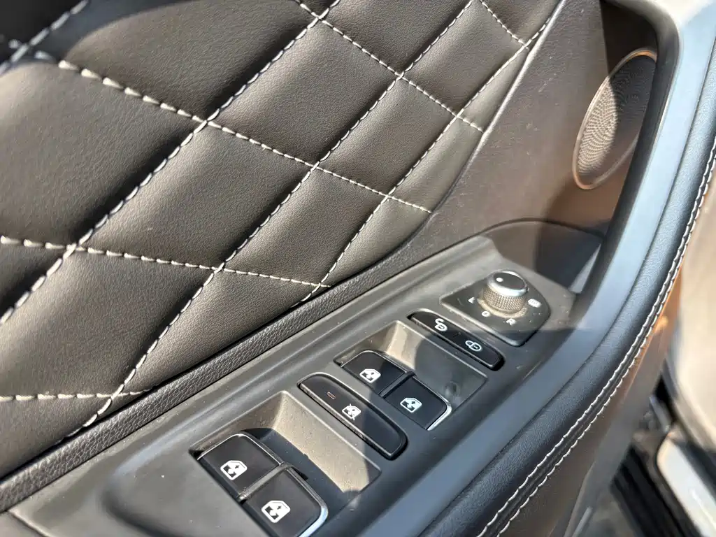 Hongqi Hongqi HS7 — миниатюра 9
