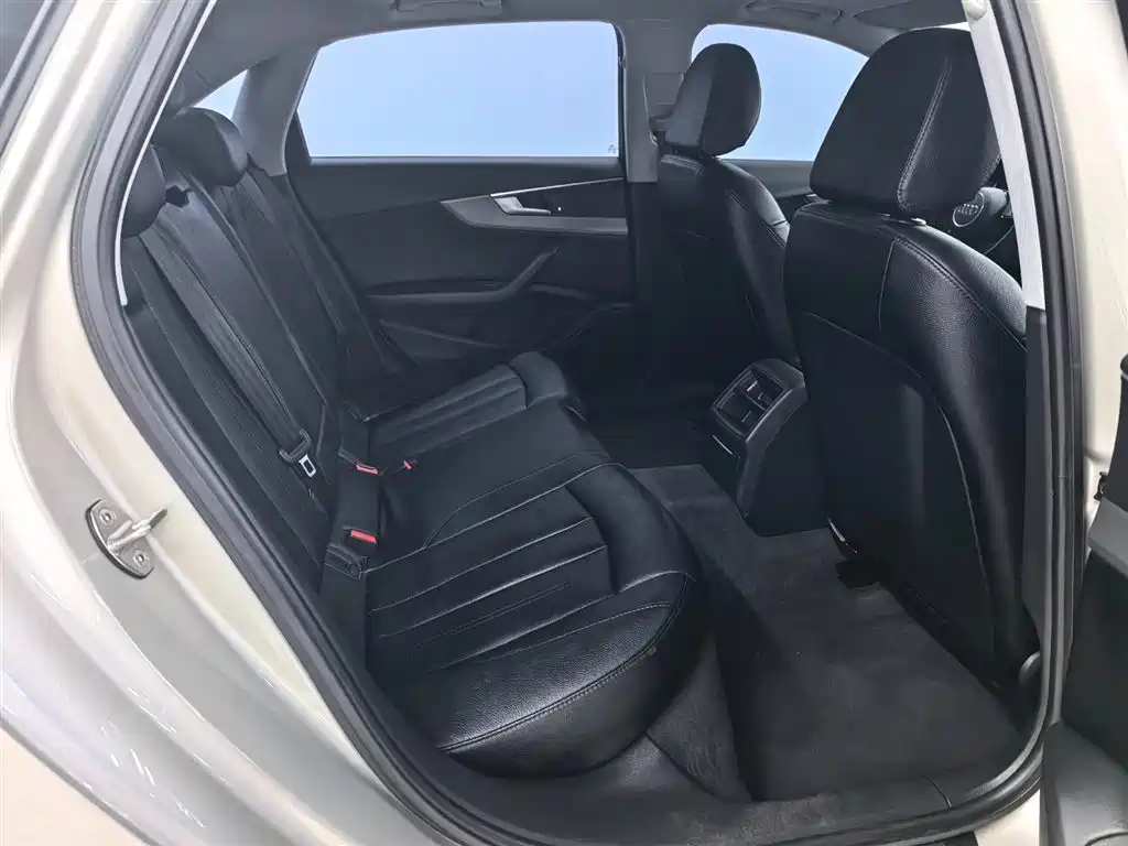 Audi A4L — миниатюра 12