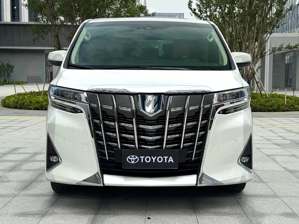 Toyota Alphard — миниатюра 2