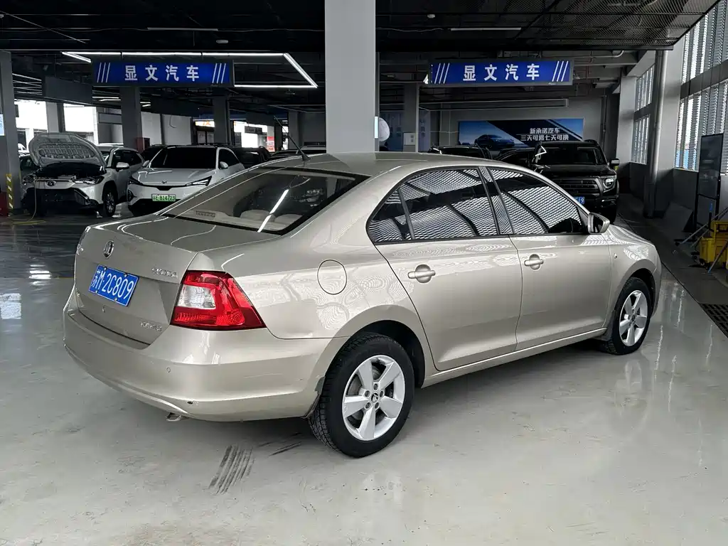 Skoda Rapid — миниатюра 8