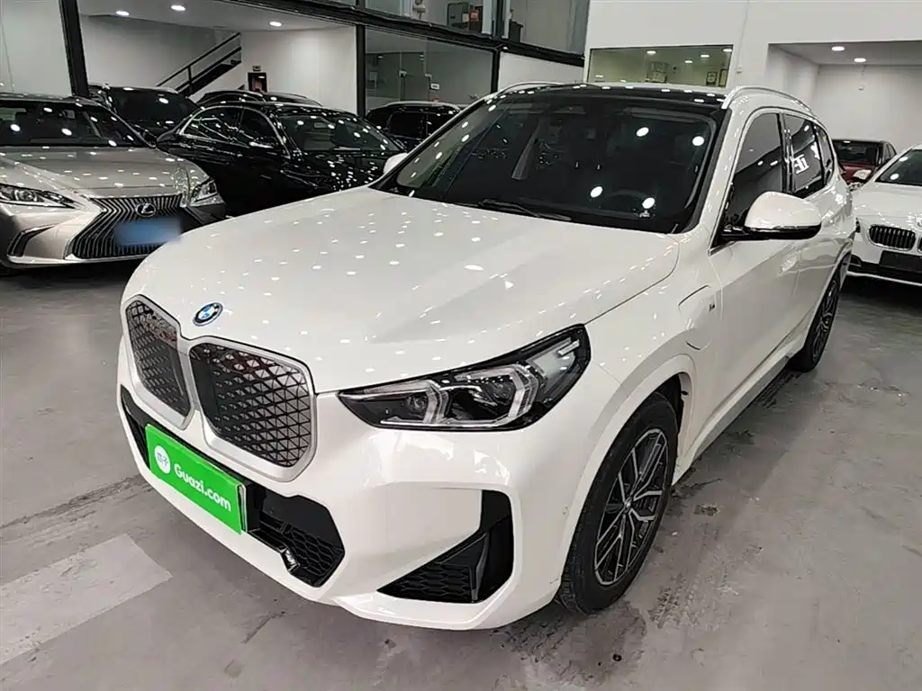 BMW iX1 2025