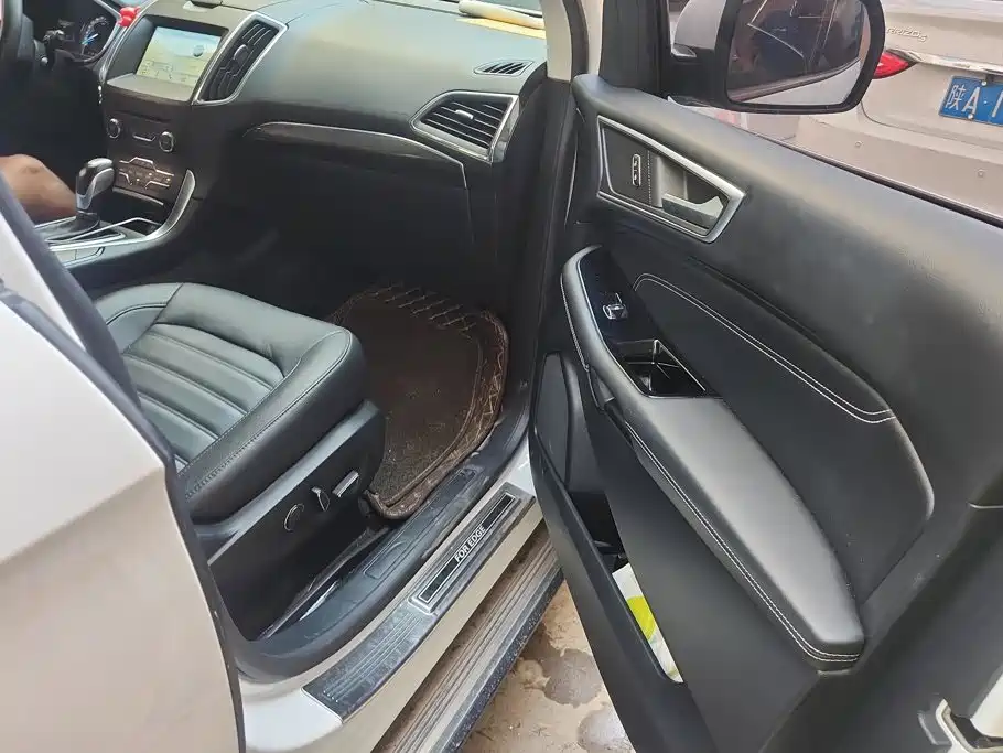 Ford Edge — миниатюра 8