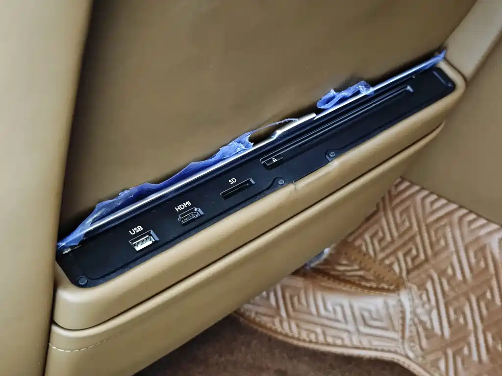 Bentley Flying Spur — миниатюра 33