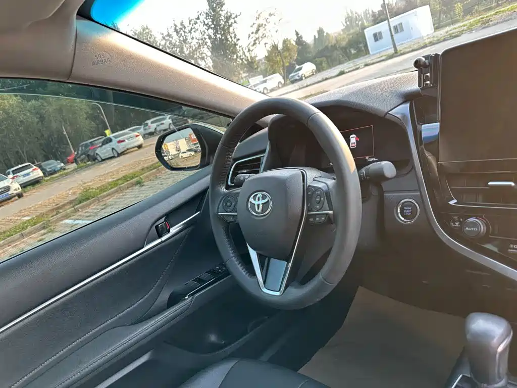 Toyota Camry — миниатюра 18