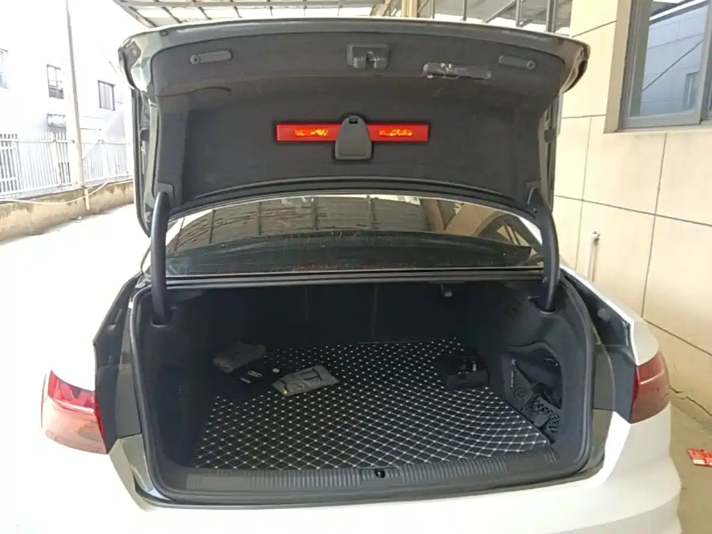 Audi A4L — миниатюра 19