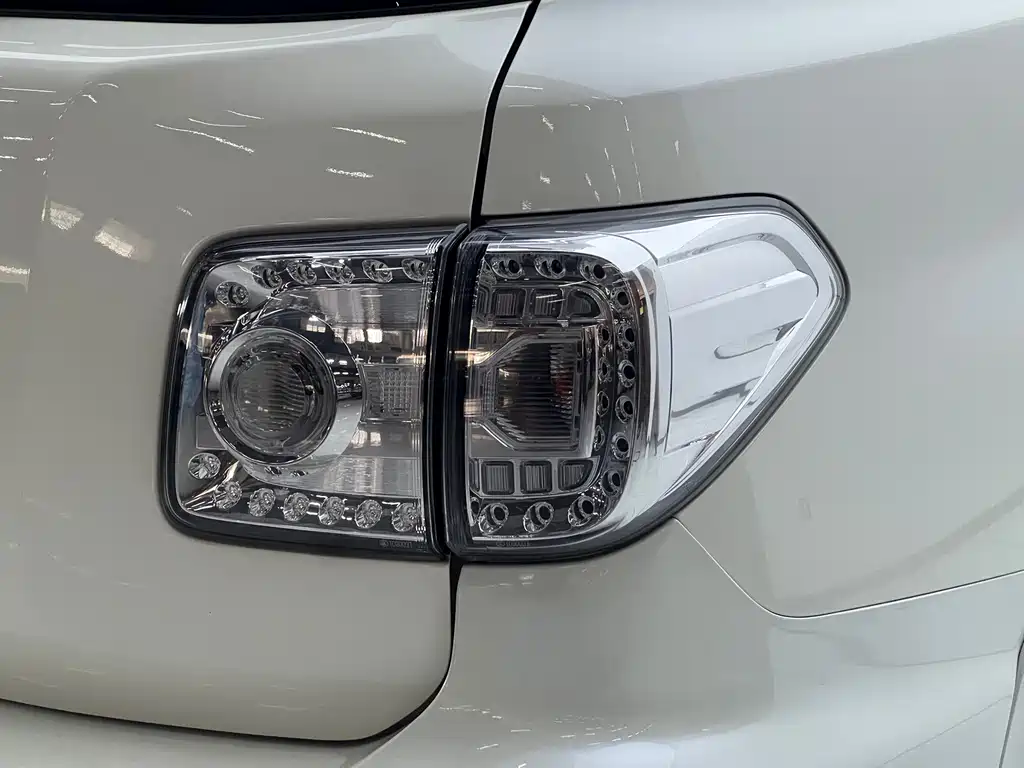 Nissan Patrol — миниатюра 41