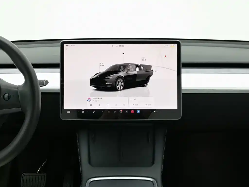 Tesla Model Y — миниатюра 12