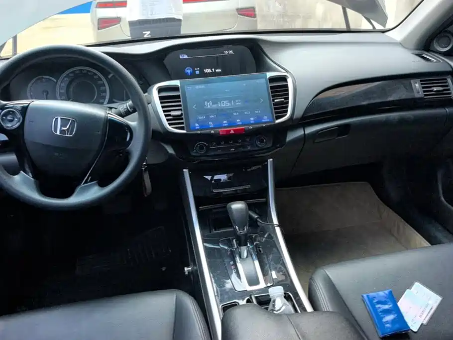 Honda Accord — миниатюра 12