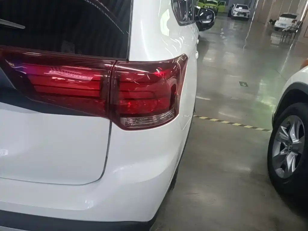 Mitsubishi Outlander — миниатюра 8