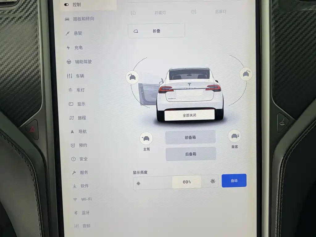 Tesla Model X — миниатюра 9