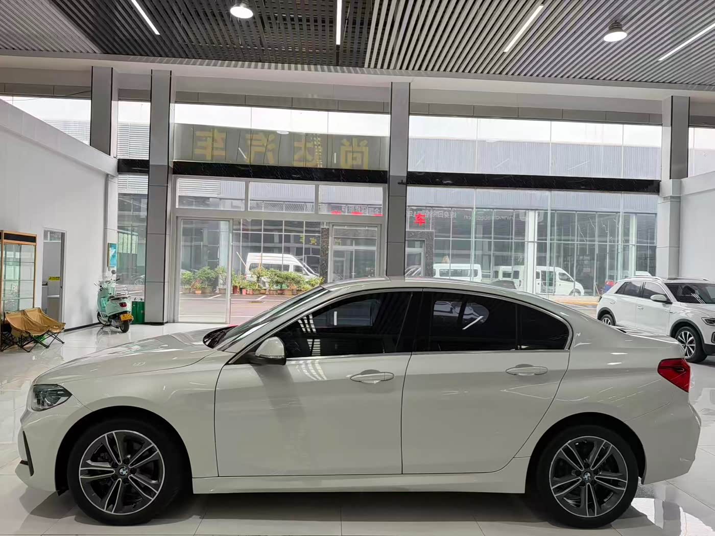 BMW 1 Series 1.5 л 2022 г. Белый, пробег 40000 км