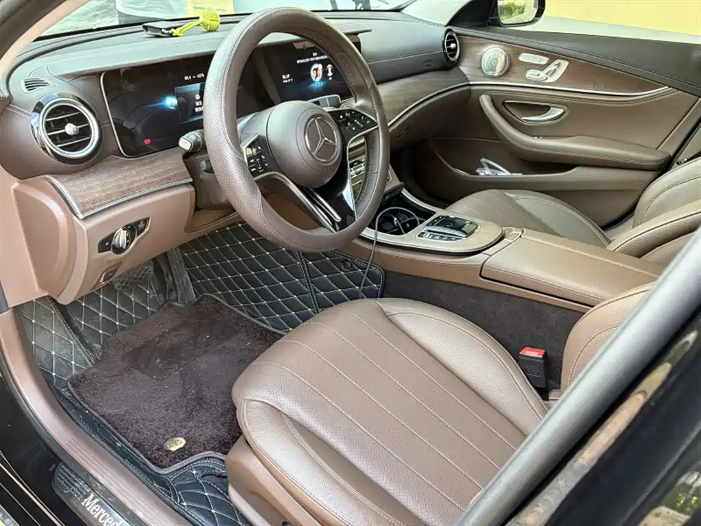 Mercedes-Benz E-Class — миниатюра 6