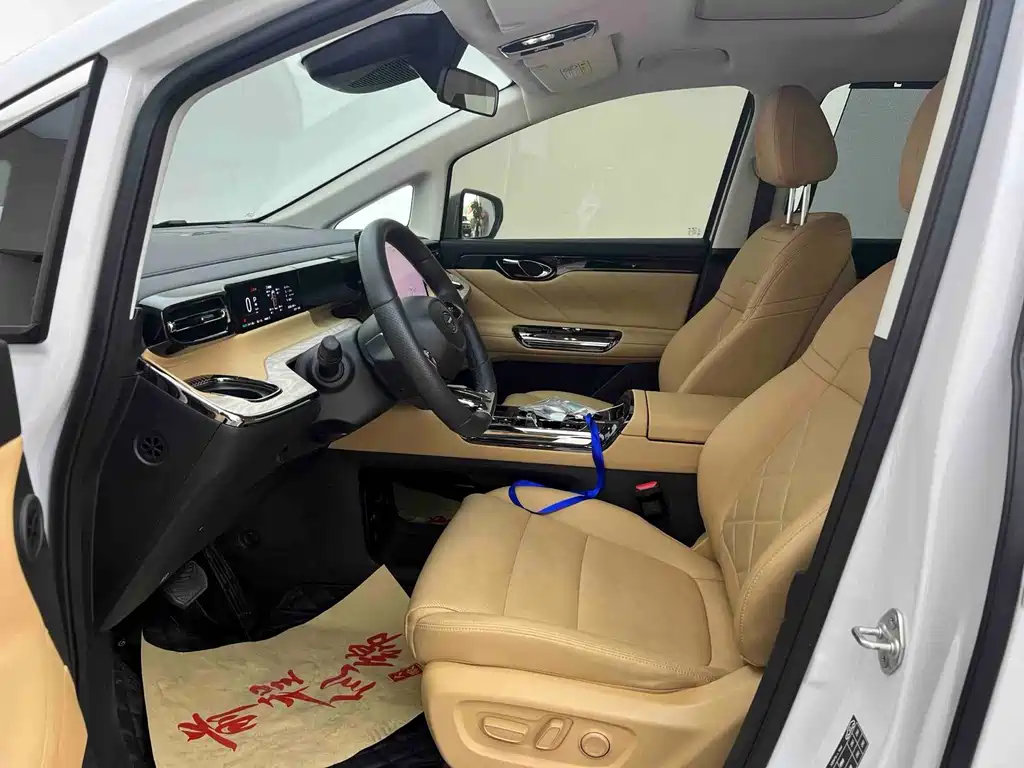 GAC Motor Trumpchi E8 PHEV — миниатюра 4